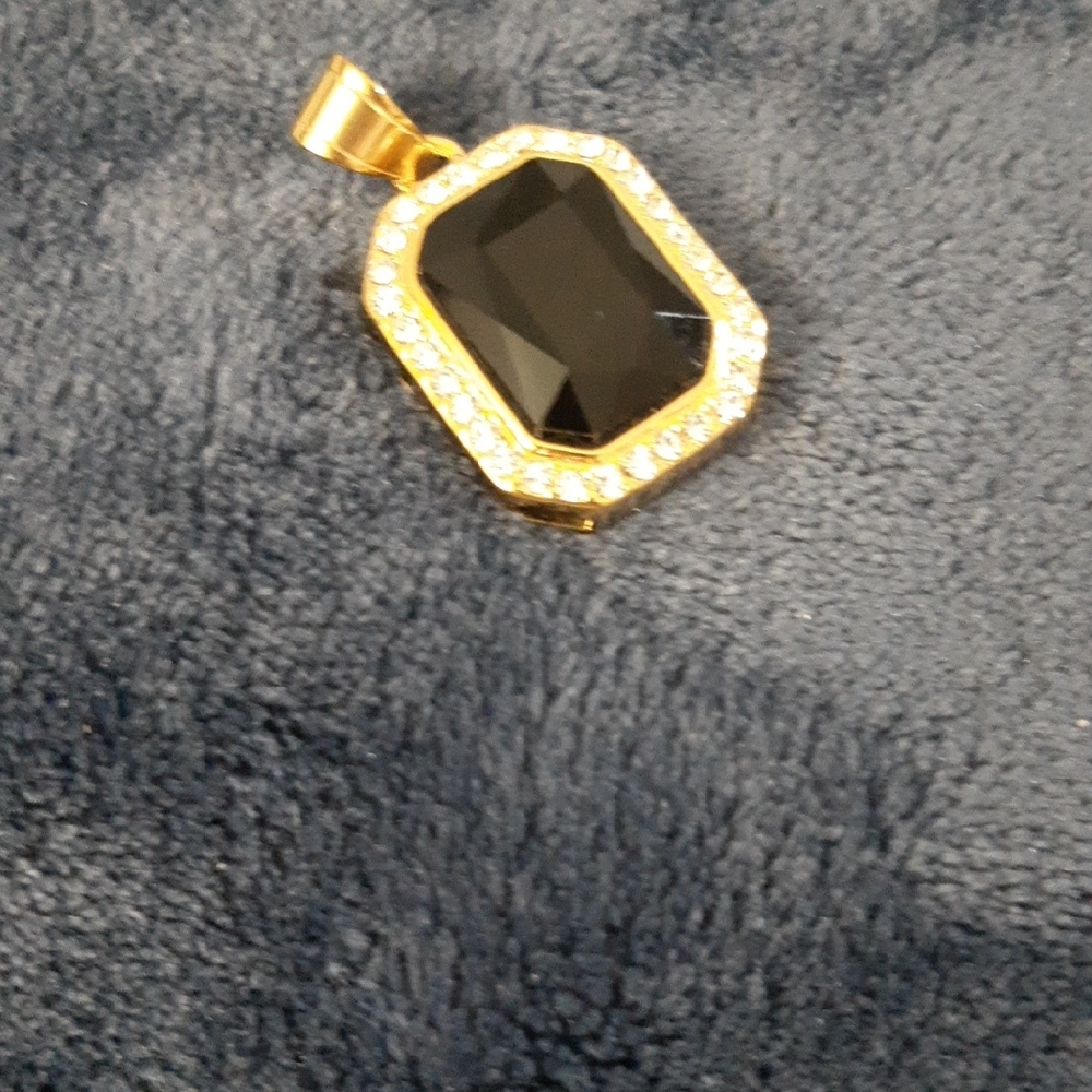 Gold and Black Pendant Necklace - Picture 3 of 5